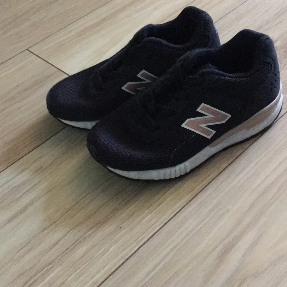 Girl’s New balance Tennis shoes